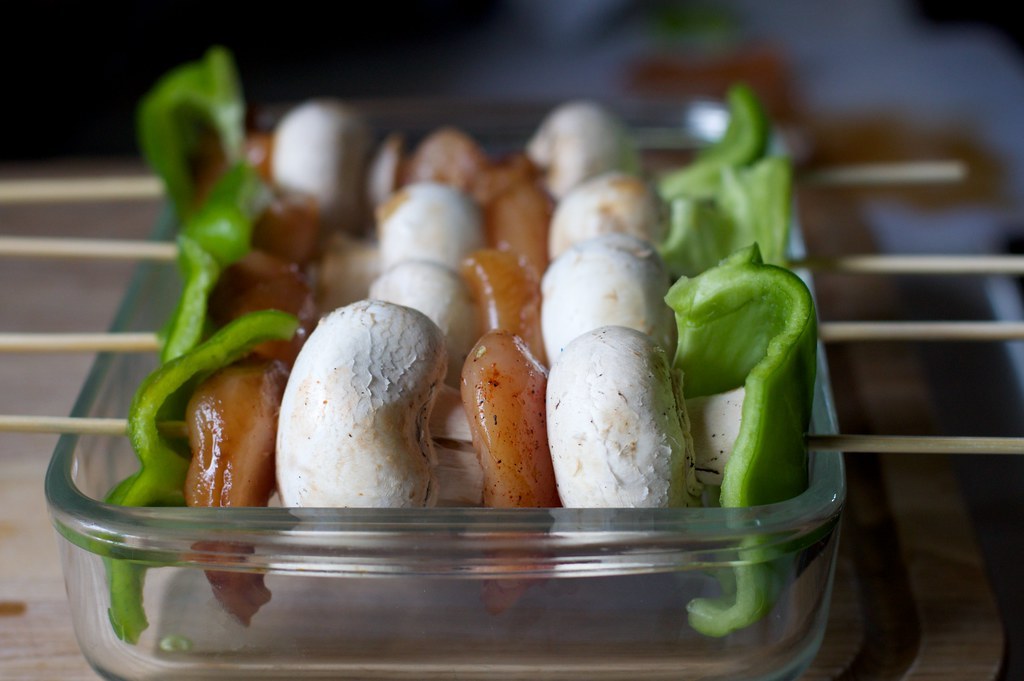 Healthy meal prep with chicken and vegetable skewers in a glass container